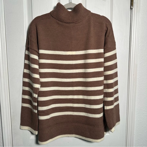 Line And Dot Stripe‎ Turtleneck Pullover NWT - Picture 3 of 4
